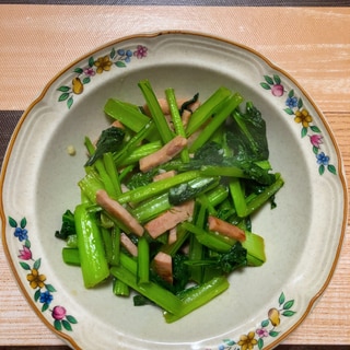 明宝ハムと小松菜の炒め物